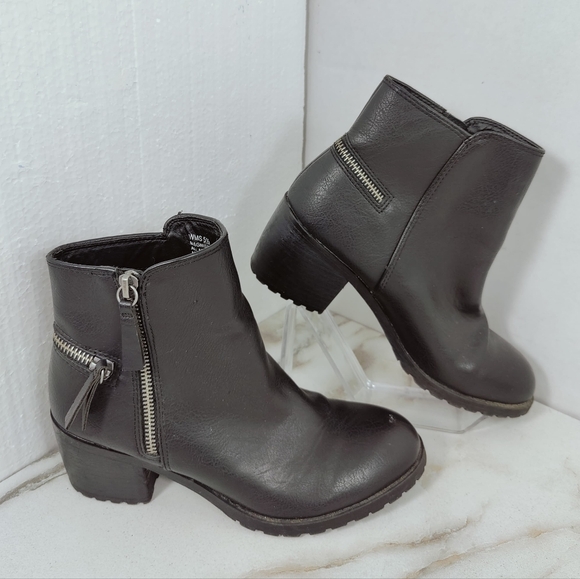 Report Shoes - Report Women's Magnesium Black Faux Leather Side Zip Ankle Boots Booties, Sz 5.5